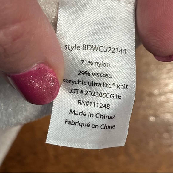 Barefoot Dream CozyChic Ultra lite cream v neck sweater size small - Picture 4 of 8